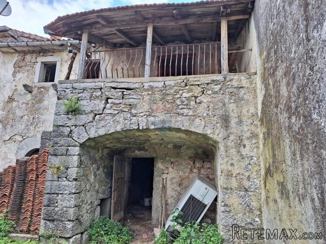 MATULJI, BRGUD - kuća u nizu, ruševina