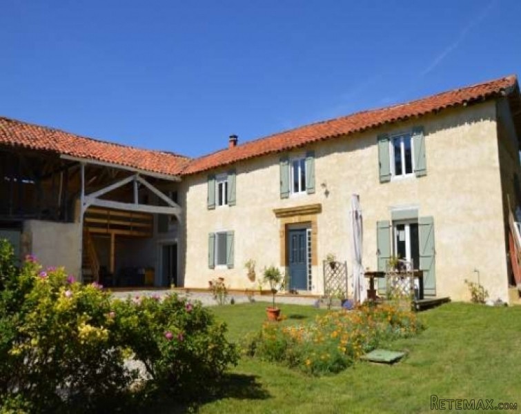 Fully restored courtyard farmouse with..