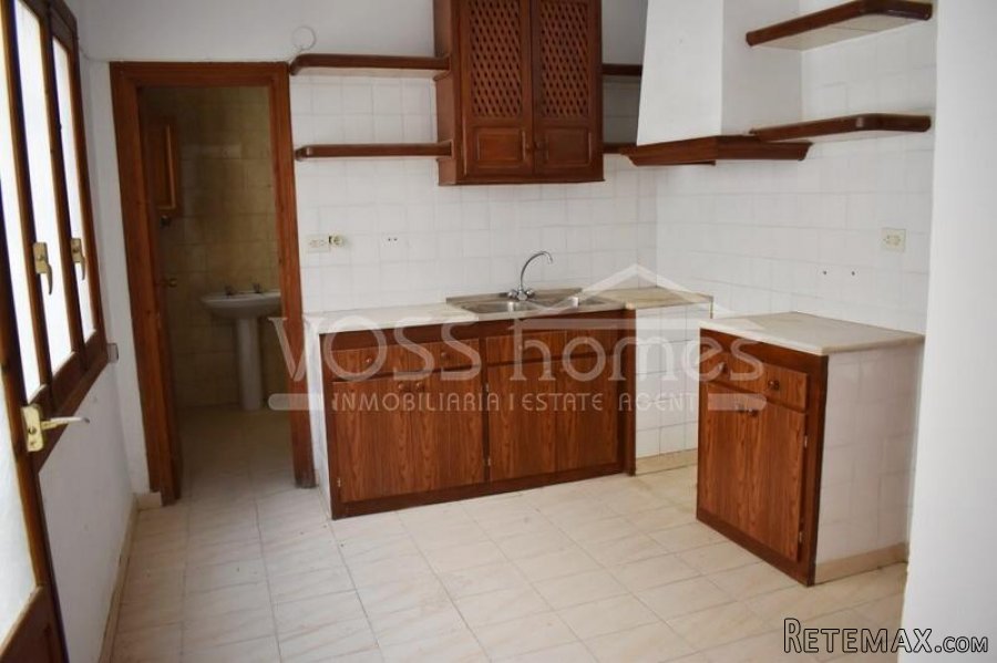 A huge 227m2, 3 storey village house to renovate modernise.. - 15