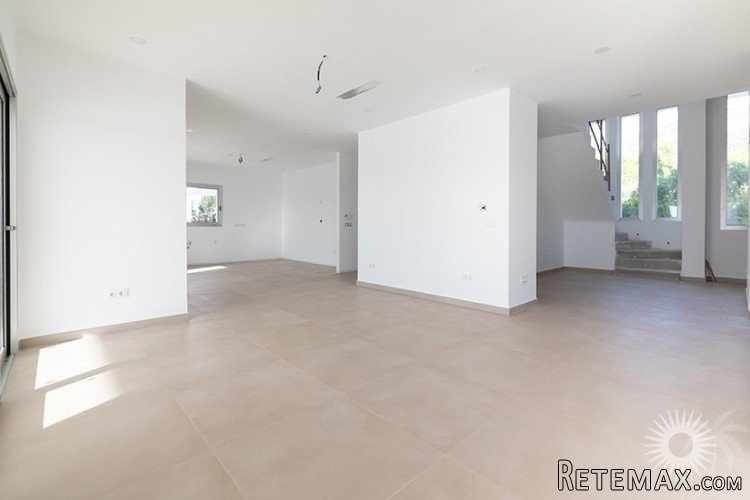 A luxury 4 bedroom, 4.. - 5