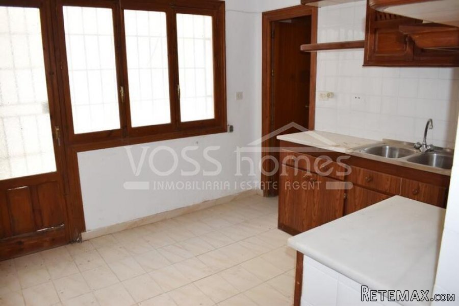 A huge 227m2, 3 storey village house to renovate modernise.. - 16
