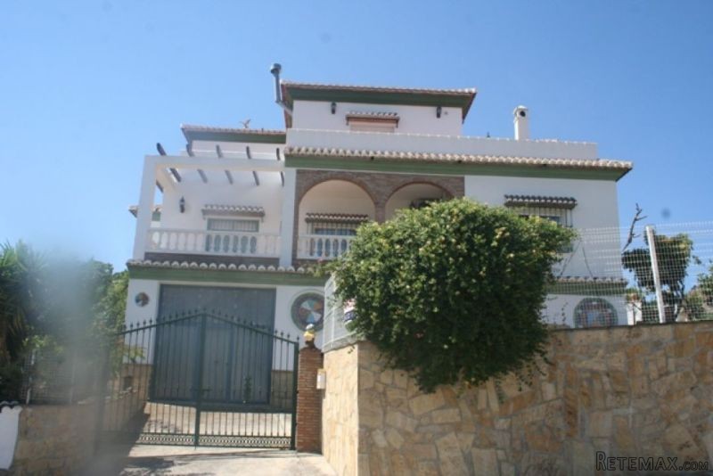 8 bedroom, 4 bathroom Villa, (build 520.. - 2