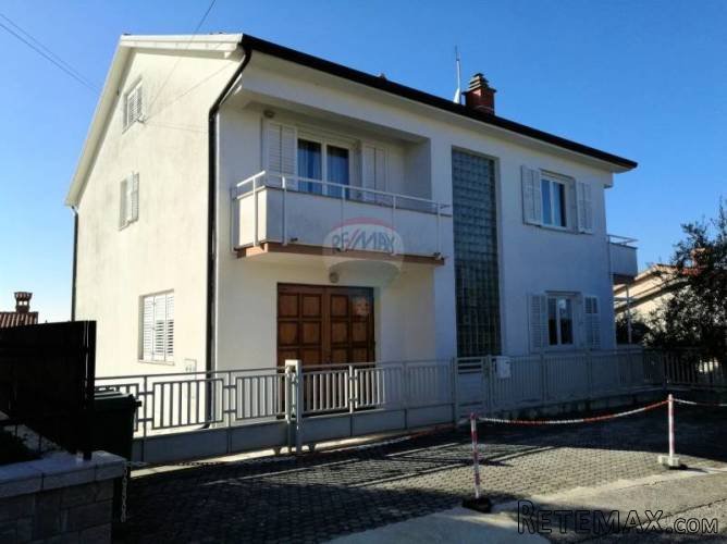 PRILIKA!!! BUJE, KUĆA 363 M2