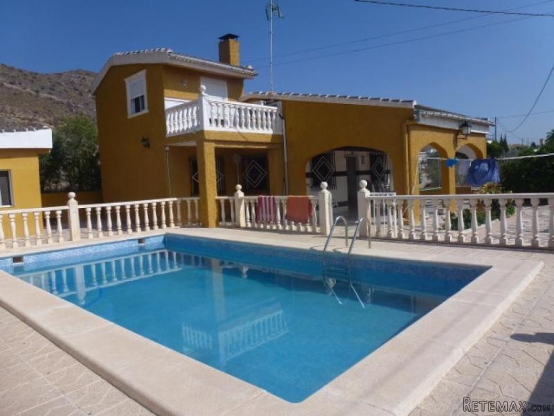 Villa for sale in Hondon de las Nieves..