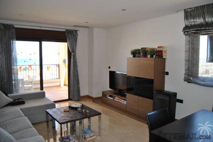 Located on the second floor of a very luxurious apartment.. - 2
