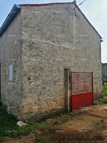 Građevinski teren sa 3 manja legalizirana objekta. Vareški. - 4