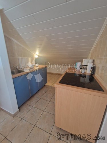 NJIVICE - APARTMAN U POTKROVLJU S TERASOM - 4