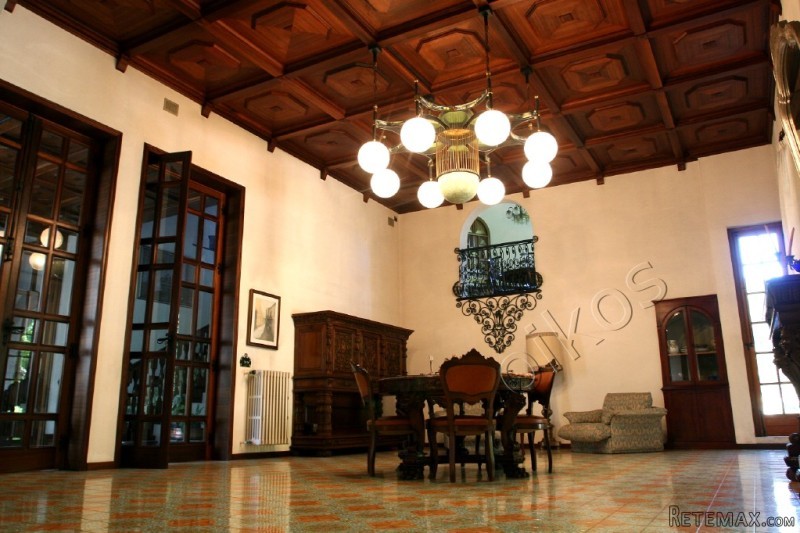 V000046, Spacious Two Storey Villa In..