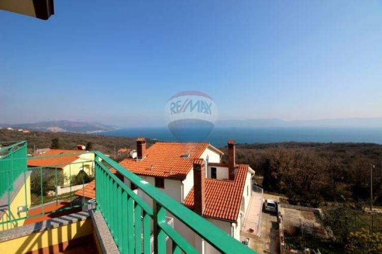 Kuća na traženoj lokaciji s pogledom na more