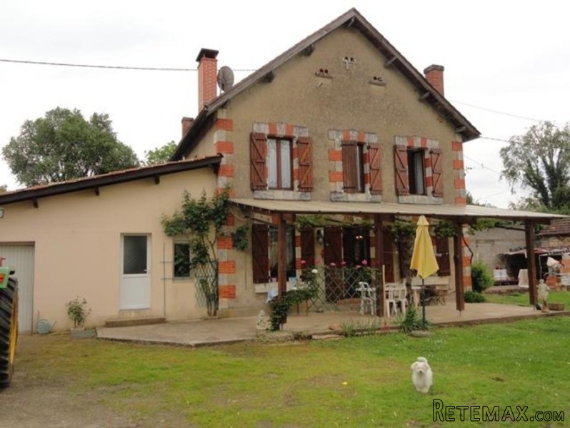 Spacious Property Set On 1.2 Acre Of..