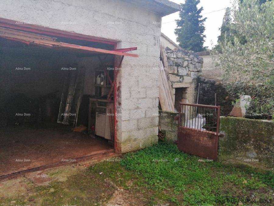 Građevinski teren sa 3 manja legalizirana objekta. Vareški. - 9
