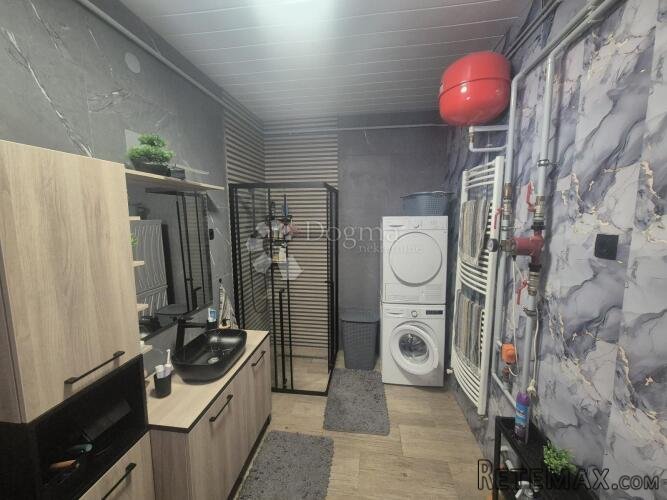 Kuća sa dva odvojena stana nadomak centra Zaboka! - 2