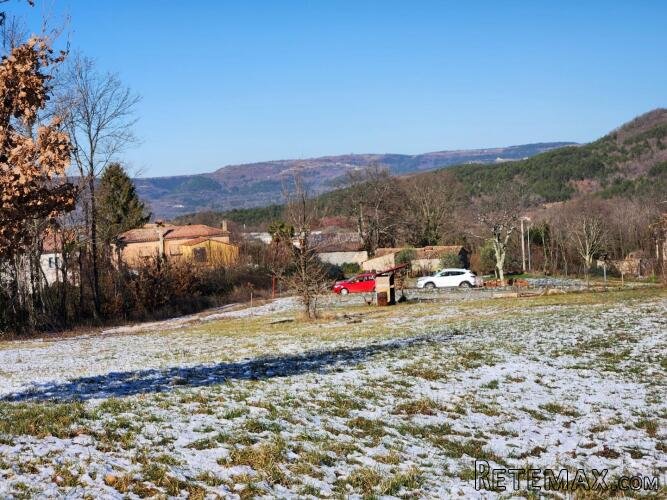 Istra, Karojba - građevinsko zemljište 1256 m2