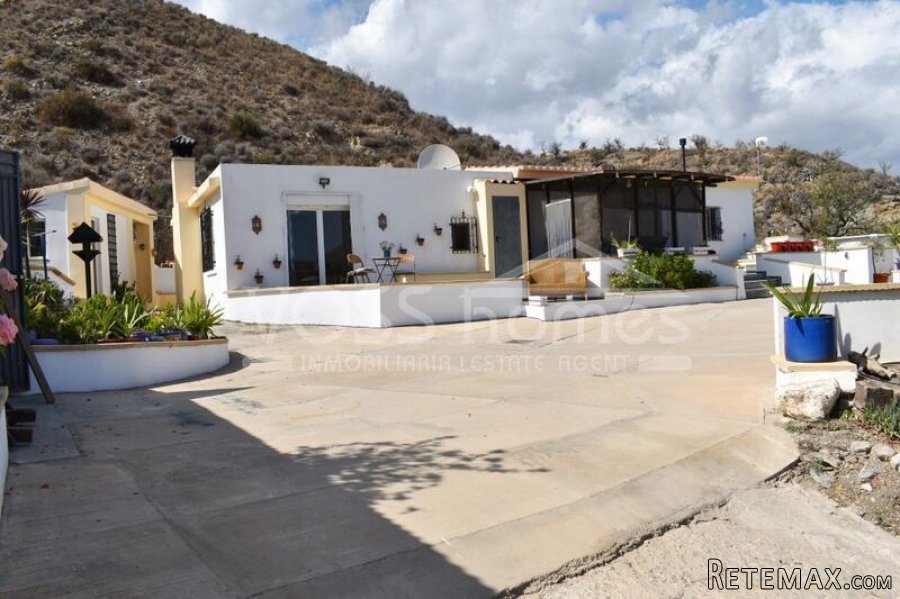 EXCLUSIVE WITH VOSS HOMES - A lovely, 3 bed, 2.5 bath.. - 4