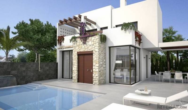 3 Bedroom 3 Bathroom Villa In Ciudad..