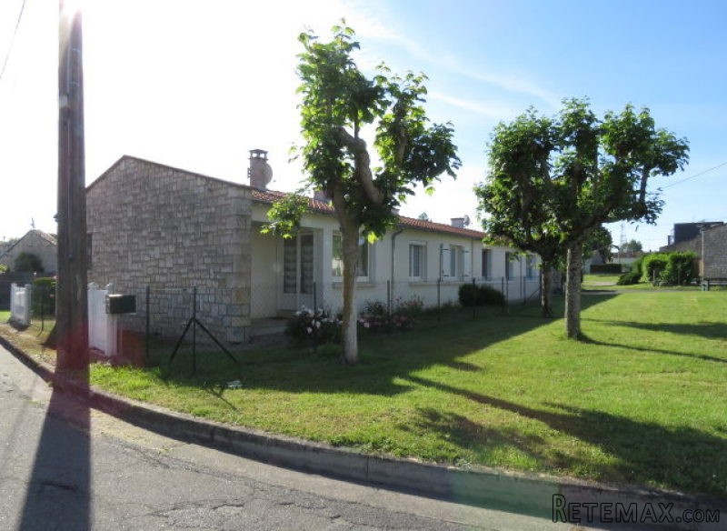 Bungalow on edge of Montmorillon -..