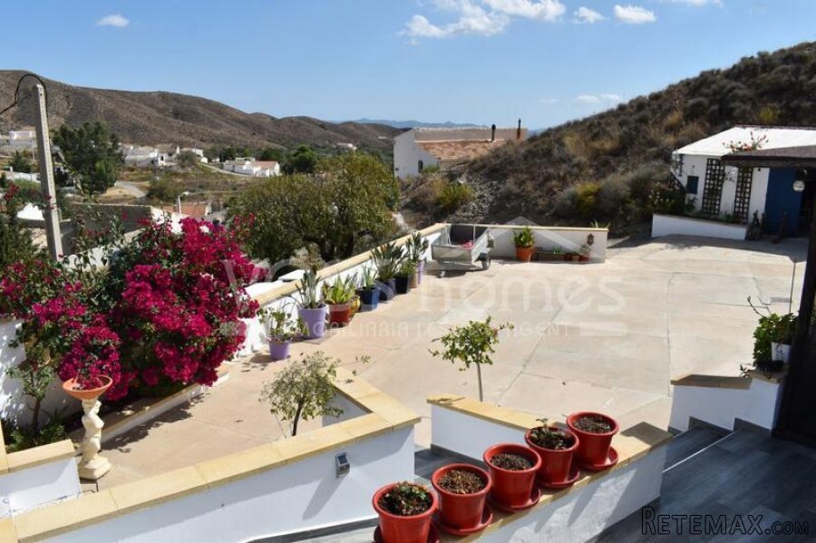EXCLUSIVE WITH VOSS HOMES - A lovely, 3 bed, 2.5 bath.. - 9
