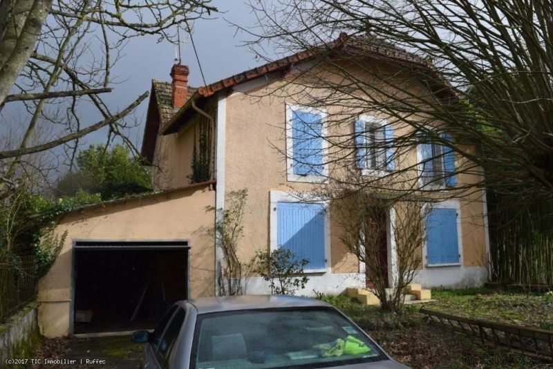 A 5 Bedroom Property Near Mansle In..