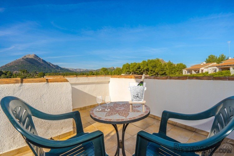 This beautiful family villa for sale in sought after.. - 2
