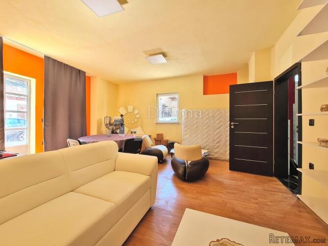 Stambeno - poslovni prostor u centru grada - 3