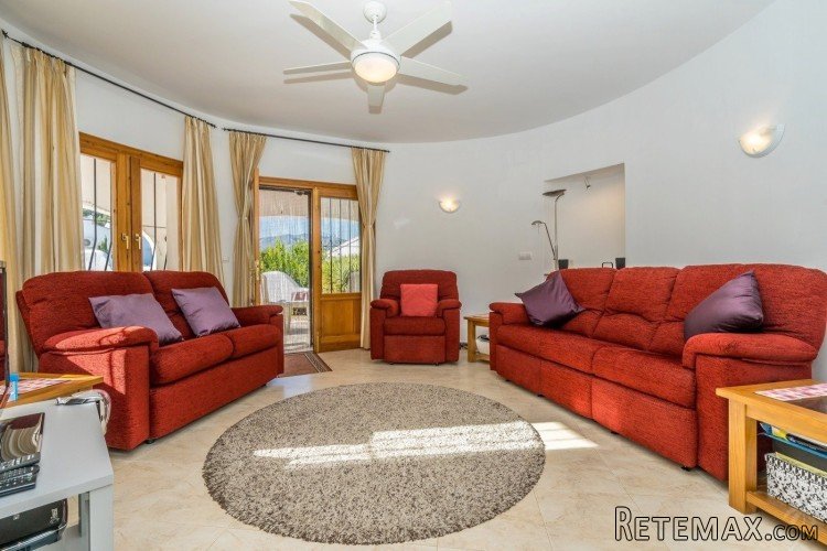 This beautiful family villa for sale in sought after.. - 3