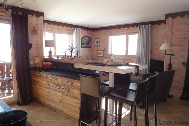 A 3 bed apartment located just 5 mins..