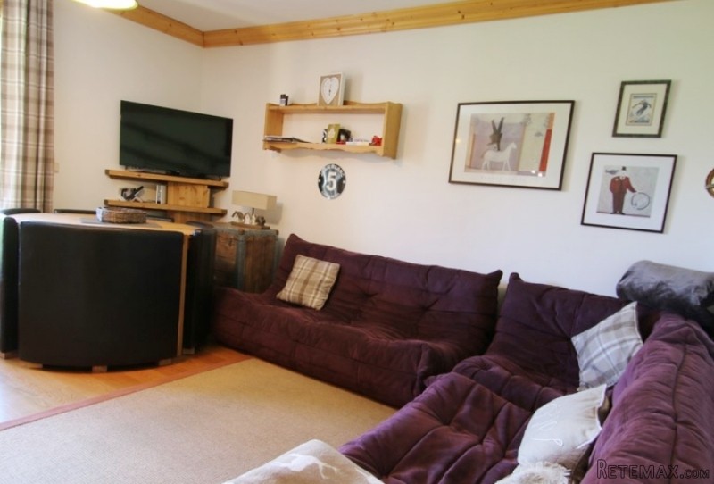 Lovely 2 bedroom ski in and out..