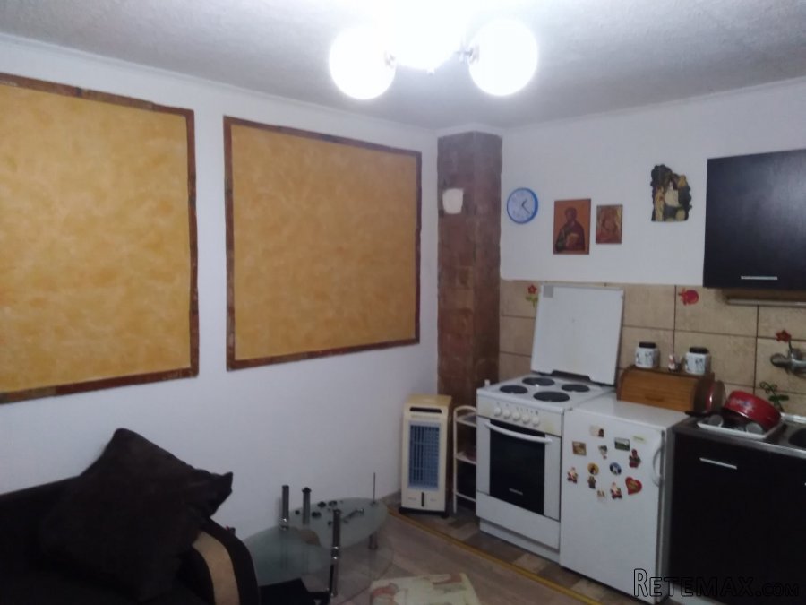 Prodajem opremljenu kucu Obrenovac-Baric - 5