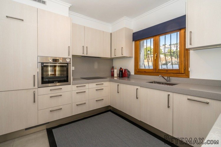 This beautiful family villa for sale in sought after.. - 5