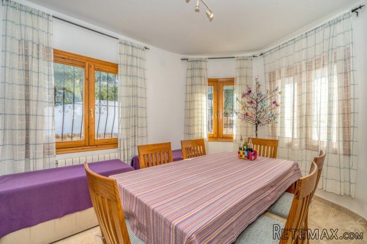 This beautiful family villa for sale in sought after.. - 6