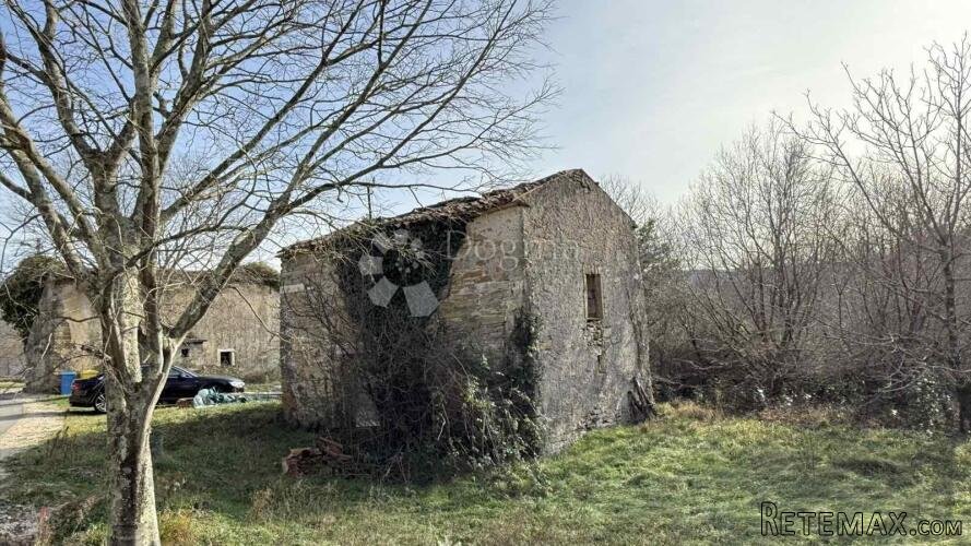 LABIN, okolica,kamena starina za adaptaciju