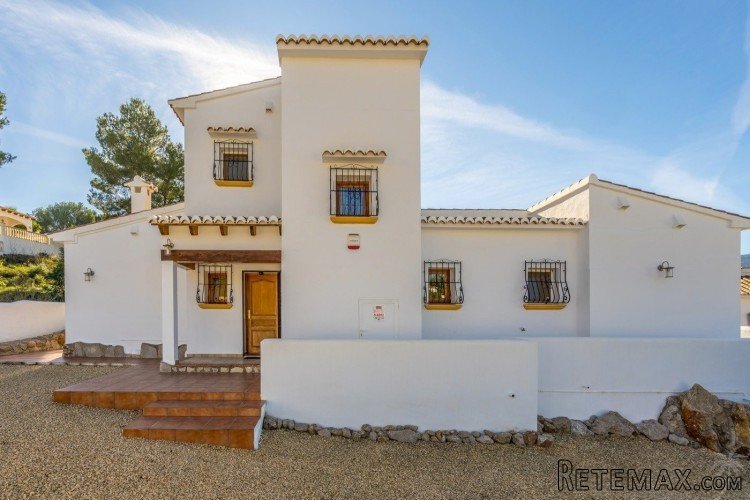 This beautiful family villa for sale in sought after.. - 8