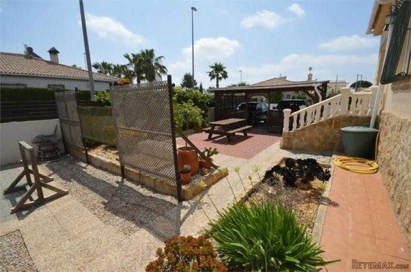 3 bedroom detached house for sale - 2