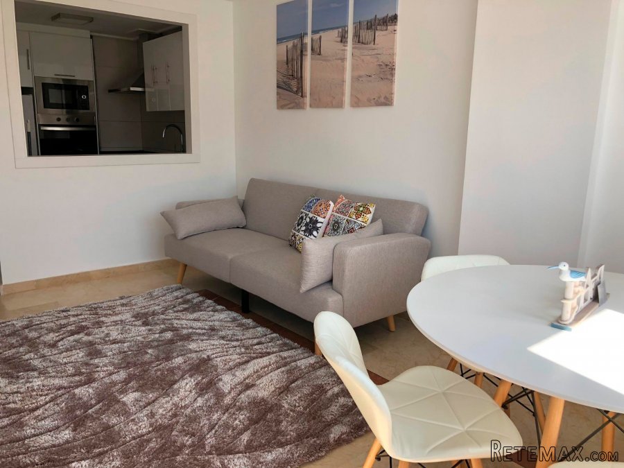 El apartamento está completamente reformado. Las paredes.. - 2