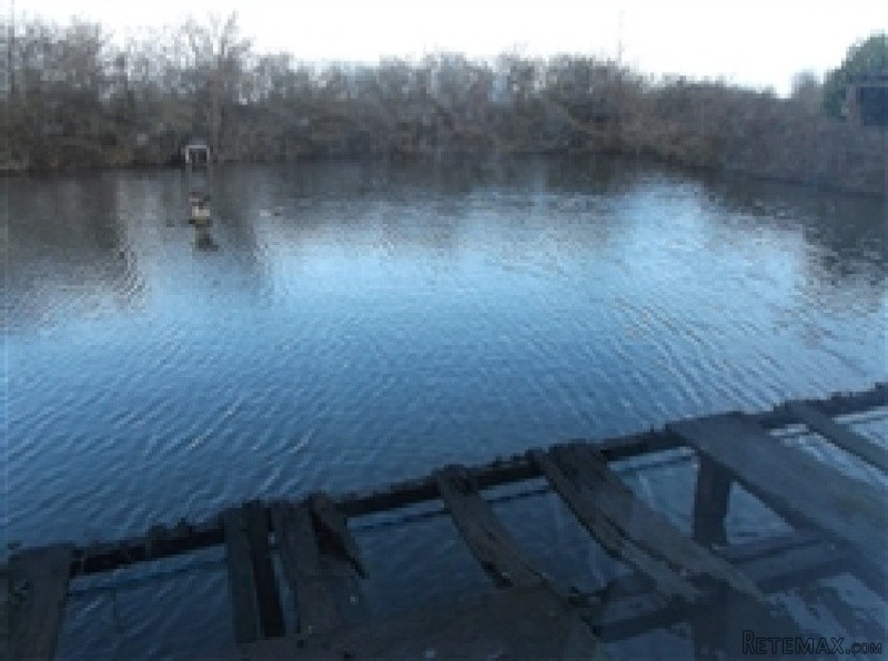 4 Bedroom House with Lake - 2