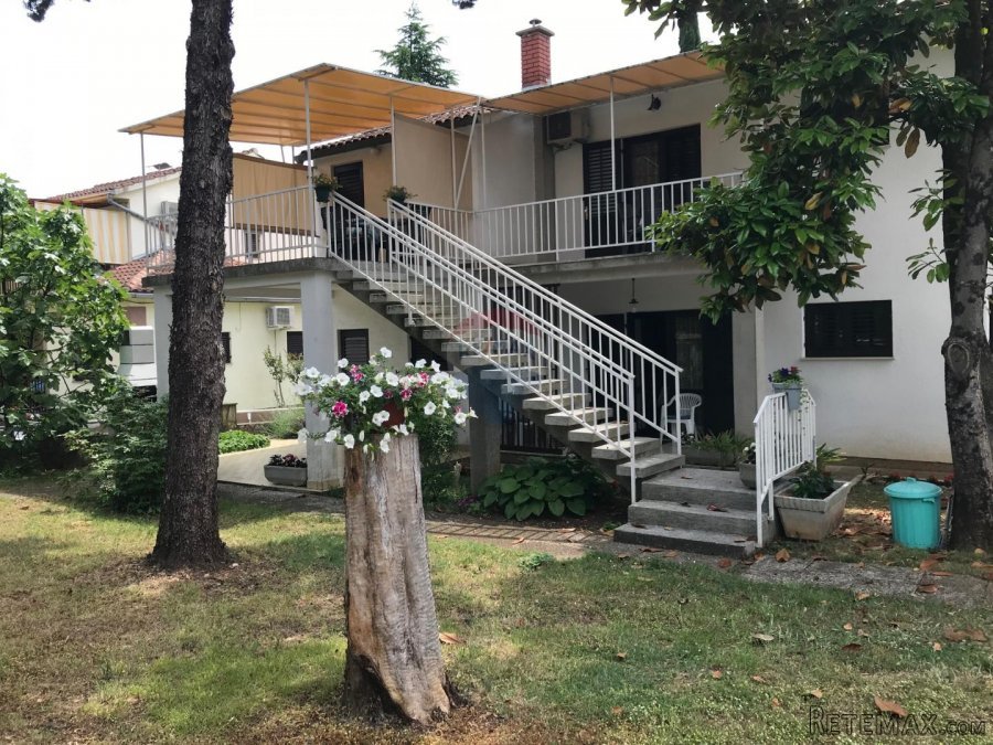 Otok Krk,Malinska,samostojeća kuća 300 m2, na parceli od 779