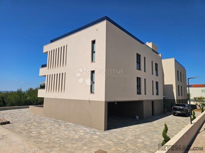 PRODAJE SE LUKSUZNI PENTHOUSE PRIVLAKA S9 - 3