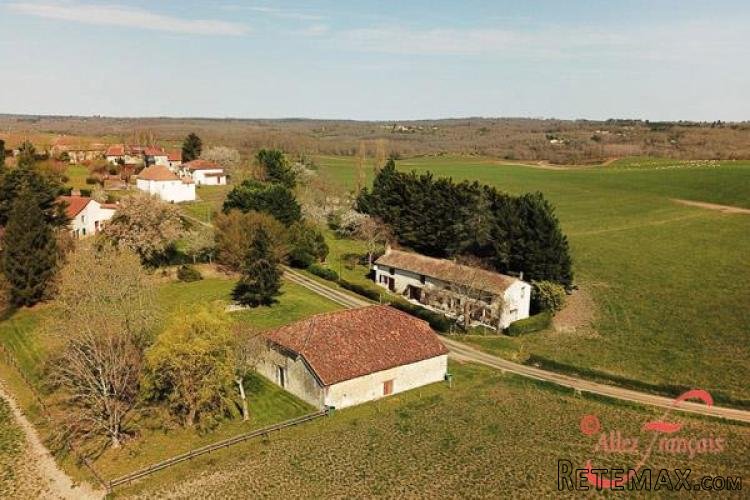 Mareuil (Dordogne) - Renovated farmhouse with pool and barn in..