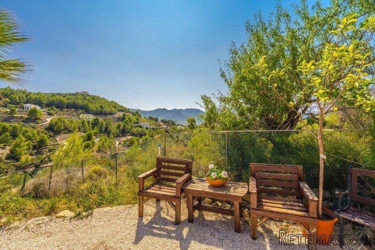 Spacious 3 bedroom Villa with very high ceilings nestled in.. - 5