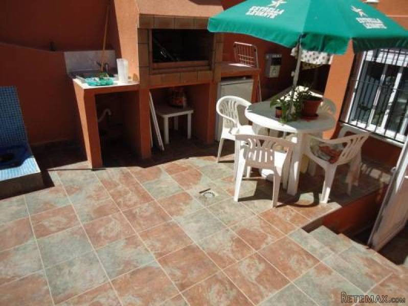 3 Bedroom 2 Bathroom Townhouse In.. - 2