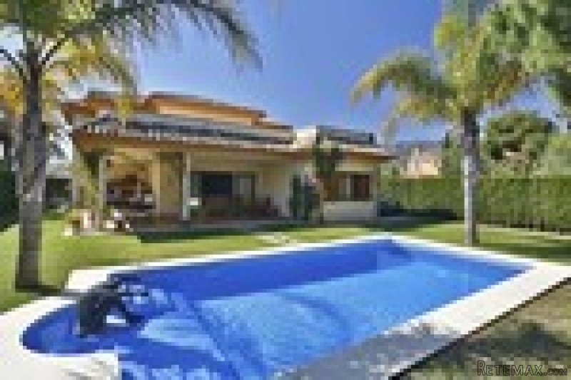 4 Bedrooms - Villa - Malaga - For Sale