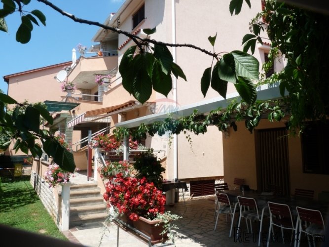 FAŽANA, kuća sa apartmanima od 330 m2 sa lijepom... - 2