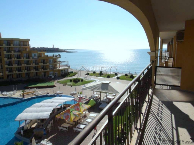 Beachfront 1-bedroom apartment in Midia..