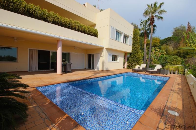 Stunning modern villa with exceptional..