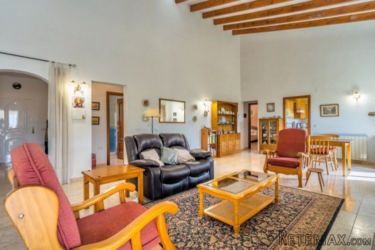 Spacious 3 bedroom Villa with very high ceilings nestled in.. - 8