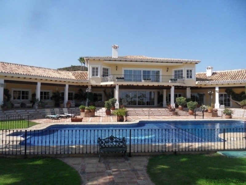 Luxury And Stunning 8 Bedroom Villa For..