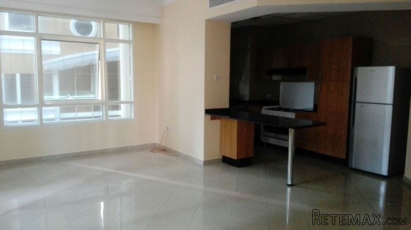 Spacious apartment with storage in..