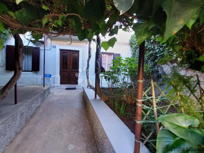 Mali Lošinj- dvije samostojeće kuće 100 m od mora