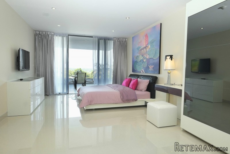 Lofty 2 Bedroom Apartment near Surin..