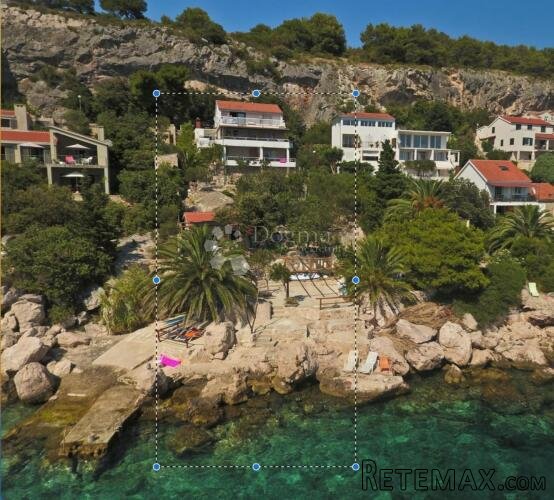 OTOK HVAR – Kuća s privatnim vezom prvi red do mora